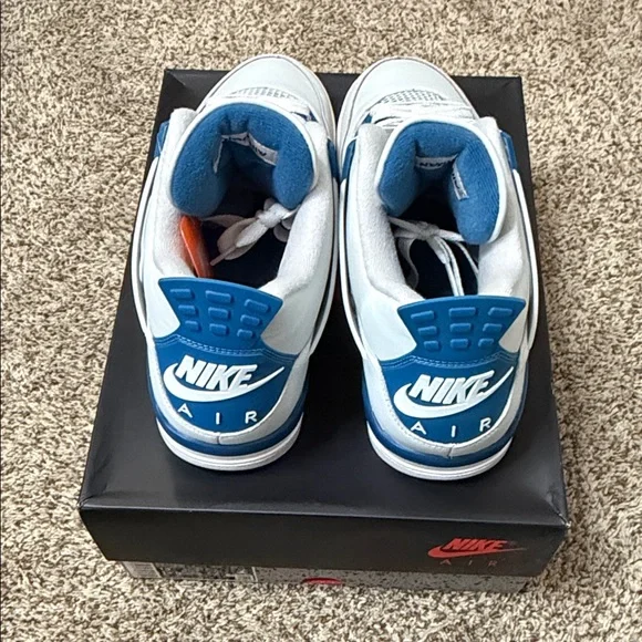 Jordan Retro 4 Military